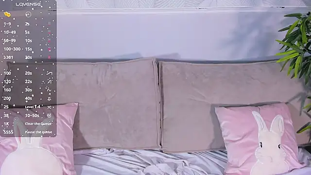 Molly Platt online show from 30, 9, 2025