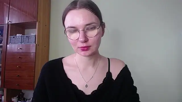 Snapshot of LooveELLYx chatting on 6, 12, 2024 LooveELLYx online show from 6, 12, 2024