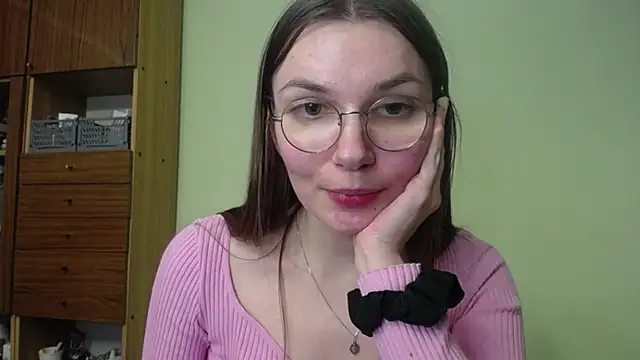 Snapshot of LooveELLYx chatting on 10, 12, 2024 LooveELLYx online show from 10, 12, 2024