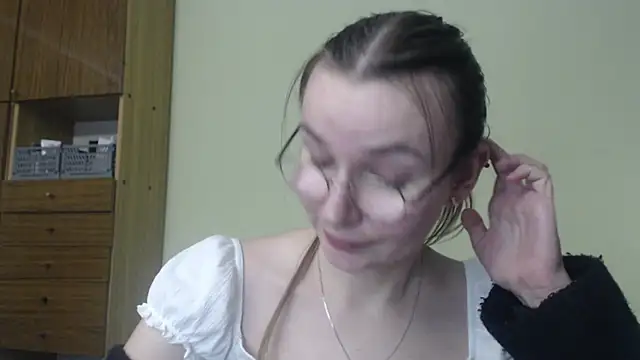 Snapshot of LooveELLYx chatting on 20, 12, 2024 LooveELLYx online show from 20, 12, 2024