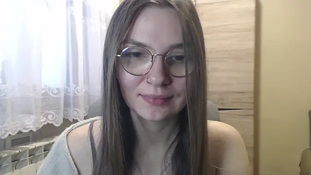 Snapshot of LooveELLYx chatting on 4, 1, 2025 LooveELLYx online show from 4, 1, 2025