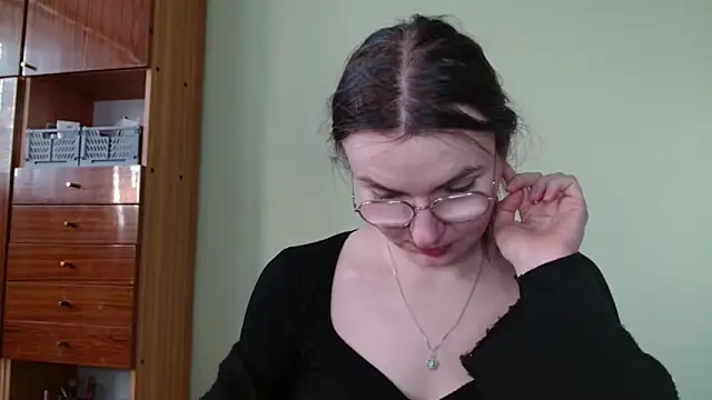 Snapshot of LooveELLYx chatting on 4, 2, 2025 LooveELLYx online show from 4, 2, 2025