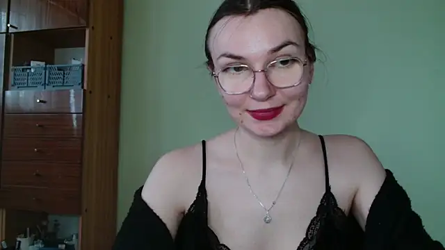 Snapshot of LooveELLYx chatting on 5, 2, 2025 LooveELLYx online show from 5, 2, 2025