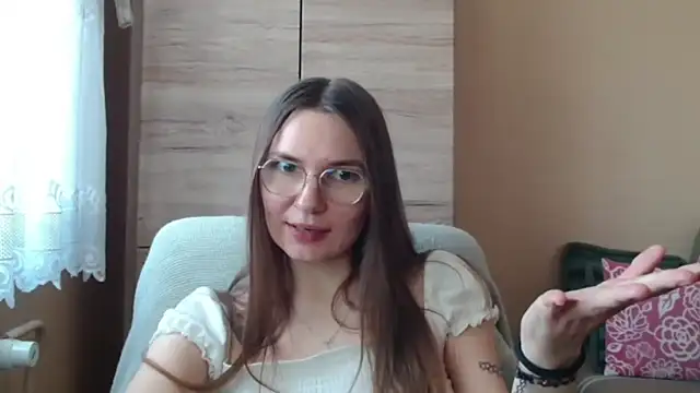 Snapshot of LooveELLYx chatting on 4, 3, 2025 LooveELLYx online show from 4, 3, 2025