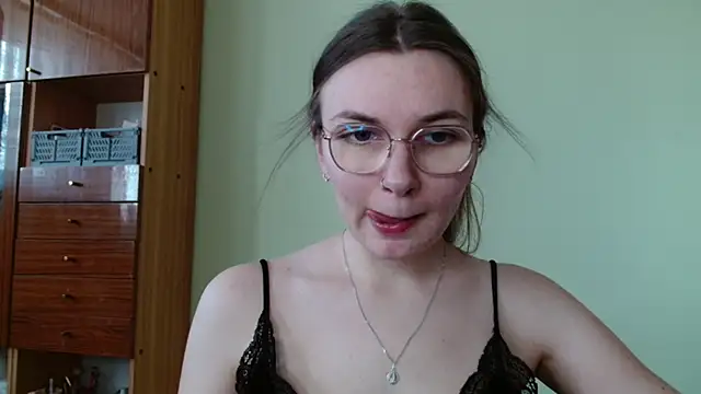 Snapshot of LooveELLYx chatting on 7, 3, 2025 LooveELLYx online show from 7, 3, 2025