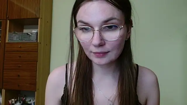Snapshot of LooveELLYx chatting on 9, 3, 2025 LooveELLYx online show from 9, 3, 2025