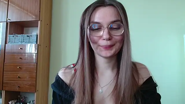 Snapshot of LooveELLYx chatting on 10, 3, 2025 LooveELLYx online show from 10, 3, 2025