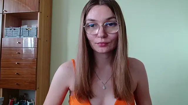 Snapshot of LooveELLYx chatting on 16, 9, 2025 LooveELLYx online show from 16, 9, 2025