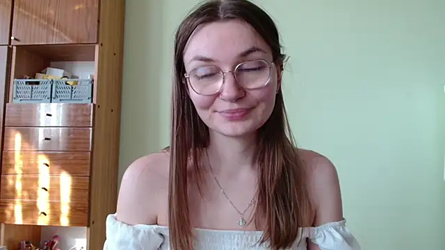 Snapshot of LooveELLYx chatting on 3, 10, 2025 LooveELLYx online show from 3, 10, 2025