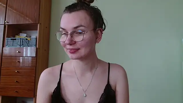 Snapshot of LooveELLYx chatting on 7, 10, 2025 LooveELLYx online show from 7, 10, 2025