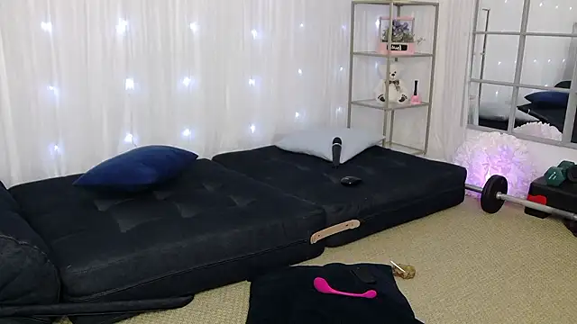 Snapshot of SarahRaynex chatting on 2, 2, 2026 SarahRaynex online show from 2, 2, 2026