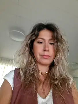 CelynaRoss online show from 5, 7, 2026