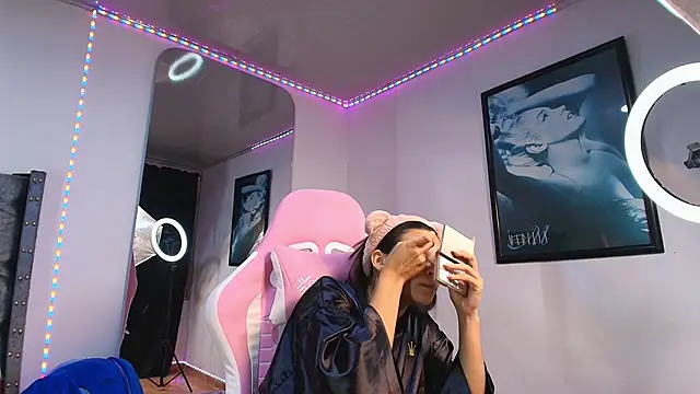 GraceWallace  online show from 9, 11, 2025