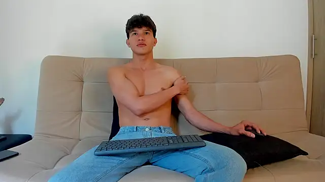 2Amateur Guys online show from 6, 4, 2026