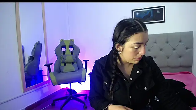 Esmeraldaa- online show from 26, 9, 2025