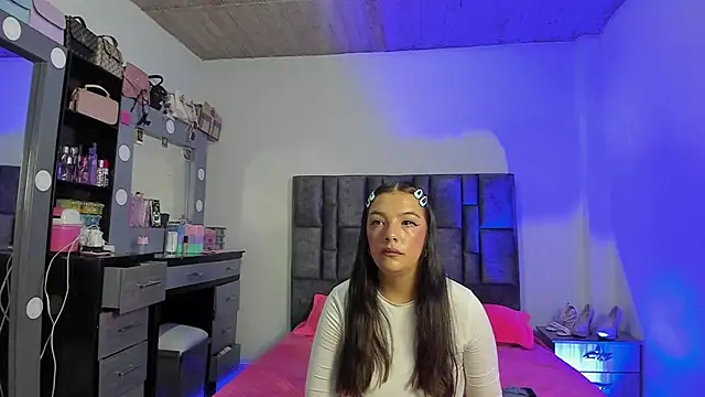 Esmeraldaa- online show from 1, 12, 2025