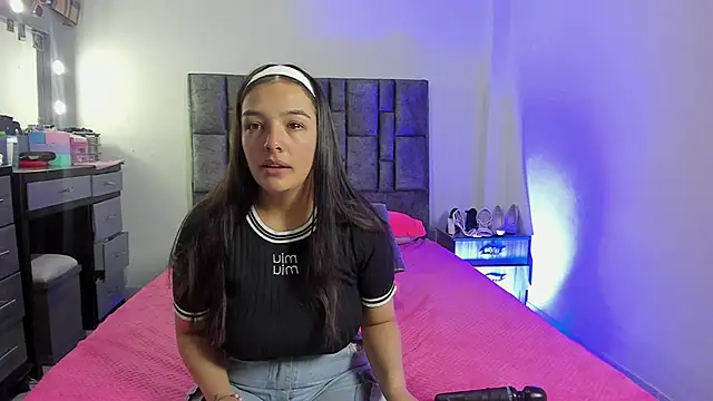 Esmeraldaa- online show from 22, 12, 2025