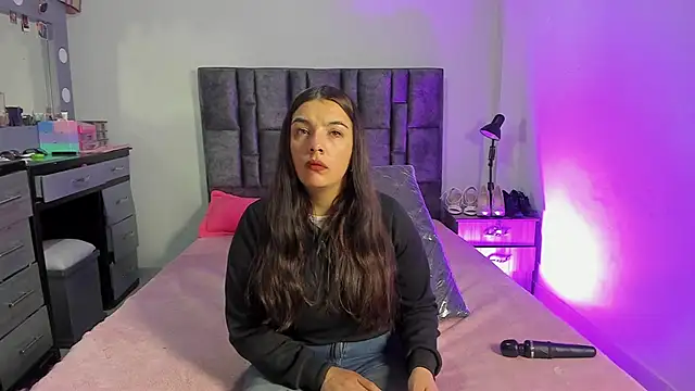 Esmeraldaa- online show from 18, 1, 2026