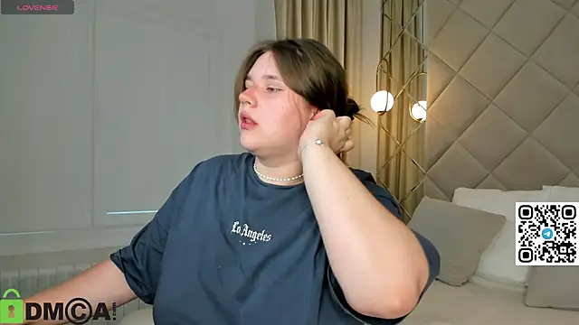 Chloee White online show from 13, 9, 2025