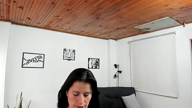Snapshot of katherine_blair chatting on 20, 5, 2026 katherine blair online show from 20, 5, 2026