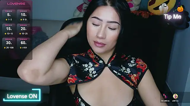 evelyn ch  online show from 28, 10, 2025