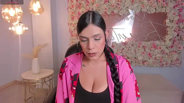Snapshot of SarahYates chatting on 17, 5, 2026 SarahYates online show from 17, 5, 2026