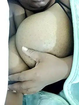 ShySexyBaddiexx online show from 18, 11, 2025