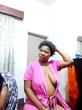 ShySexyBaddiexx online show from 18, 11, 2025