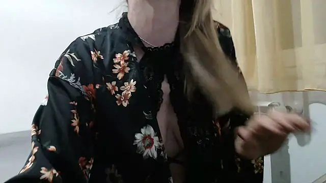 SerenaMilf online show from 16, 2, 2026