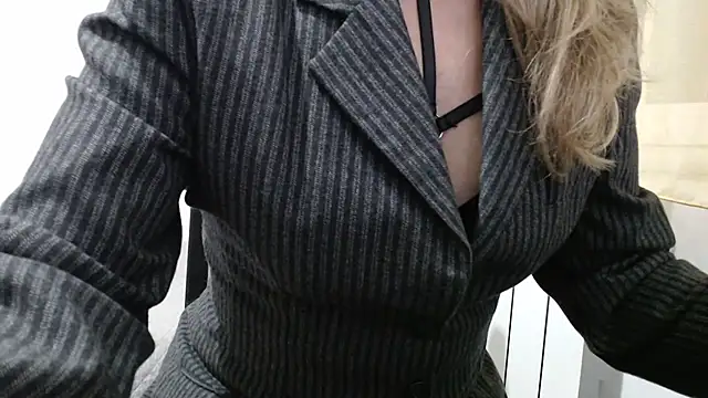 SerenaMilf online show from 17, 3, 2026