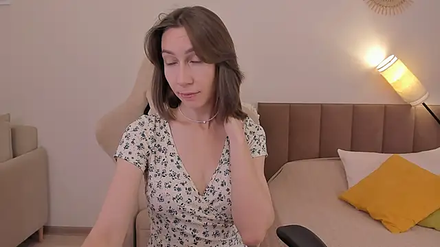 GoodGlamorGirl online show from 7, 10, 2025