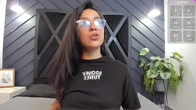 zoe martins  online show from 22, 9, 2025