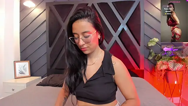 zoe martins  online show from 5, 10, 2025