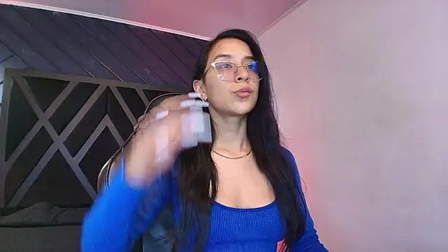 zoe martins  online show from 9, 3, 2026