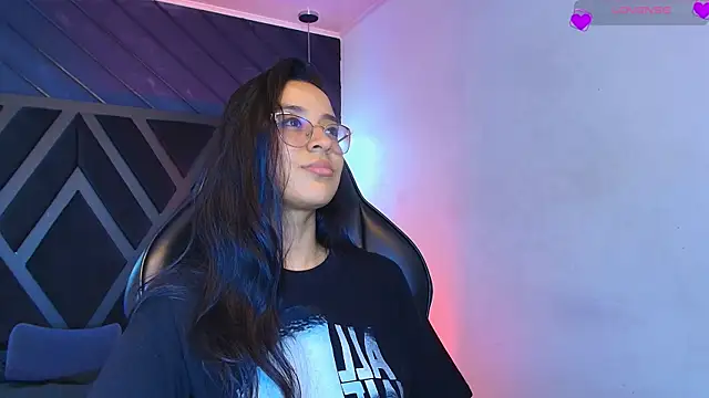 zoe martins  online show from 15, 4, 2026