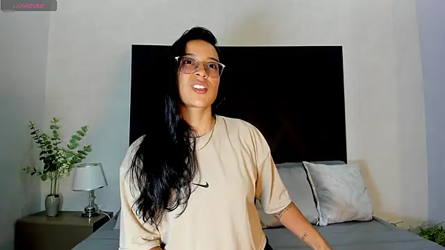 Snapshot of zoe_martins_ chatting on 9, 6, 2026 zoe martins online show from 9, 6, 2026