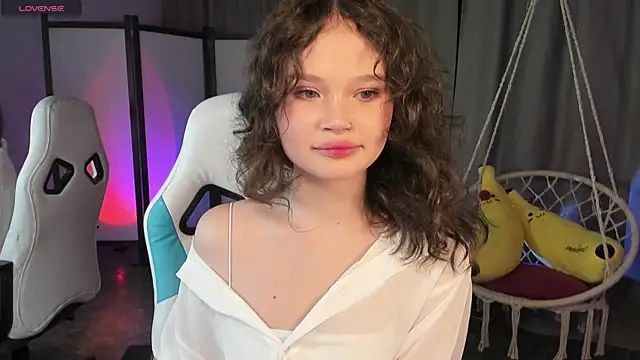 EmilyChaves online show from 10, 10, 2025