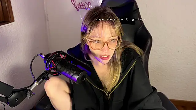 Snapshot of ReenKitty chatting on 17, 6, 2026 ReenKitty online show from 17, 6, 2026