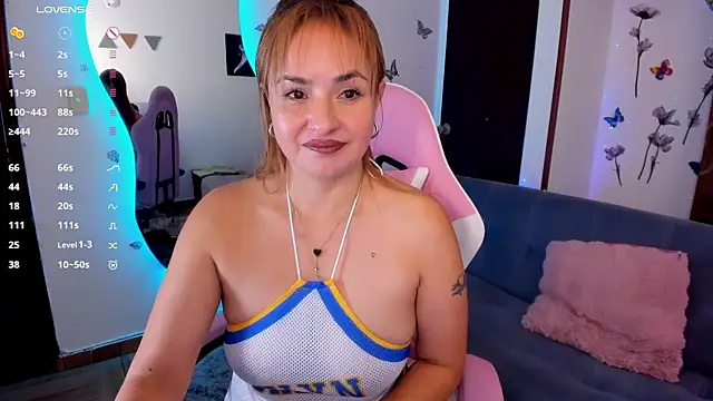 Snapshot of luciamature_ chatting on 23, 9, 2025 luciamature online show from 23, 9, 2025