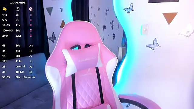 luciamature  online show from 26, 11, 2025