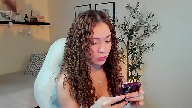 isabella-garcia- online show from 4, 4, 2026