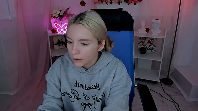 AuroraWrenfield online show from 9, 9, 2025