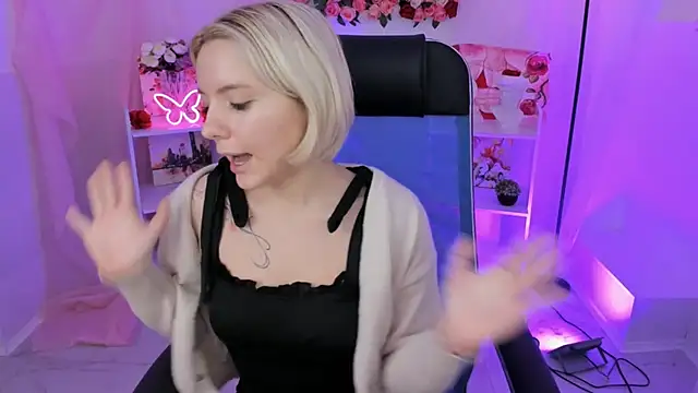 AuroraWrenfield online show from 11, 11, 2025