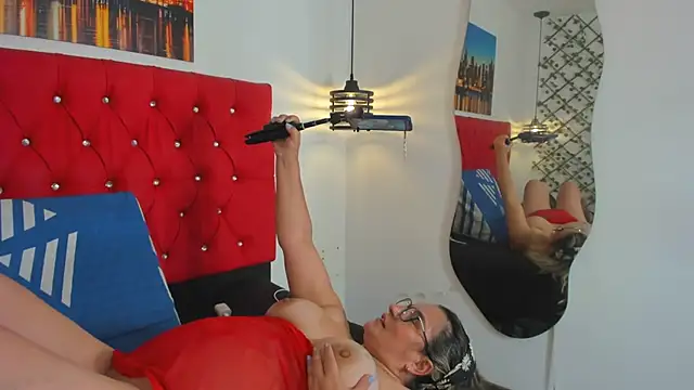 carolinacrus01 online show from 10, 9, 2025