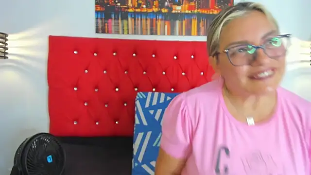 carolinacrus01 online show from 20, 10, 2025