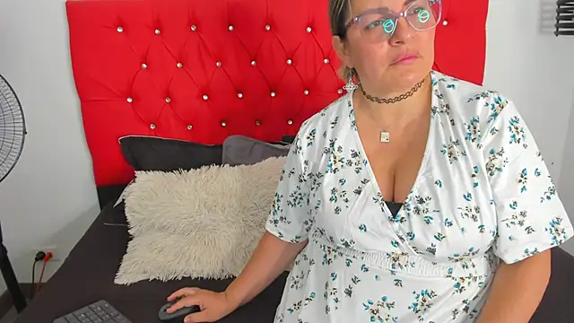 carolinacrus01 online show from 10, 2, 2026