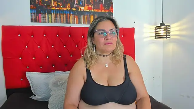 carolinacrus01 online show from 14, 2, 2026