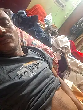 Snapshot of cutecouple1983 chatting on 25, 11, 2025 cutecouple1983 online show from 25, 11, 2025