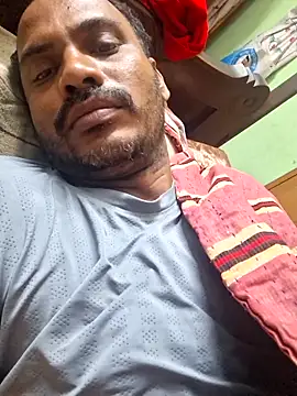 Snapshot of cutecouple1983 chatting on 4, 12, 2025 cutecouple1983 online show from 4, 12, 2025