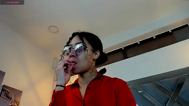 Hanna Cornee  online show from 17, 9, 2025